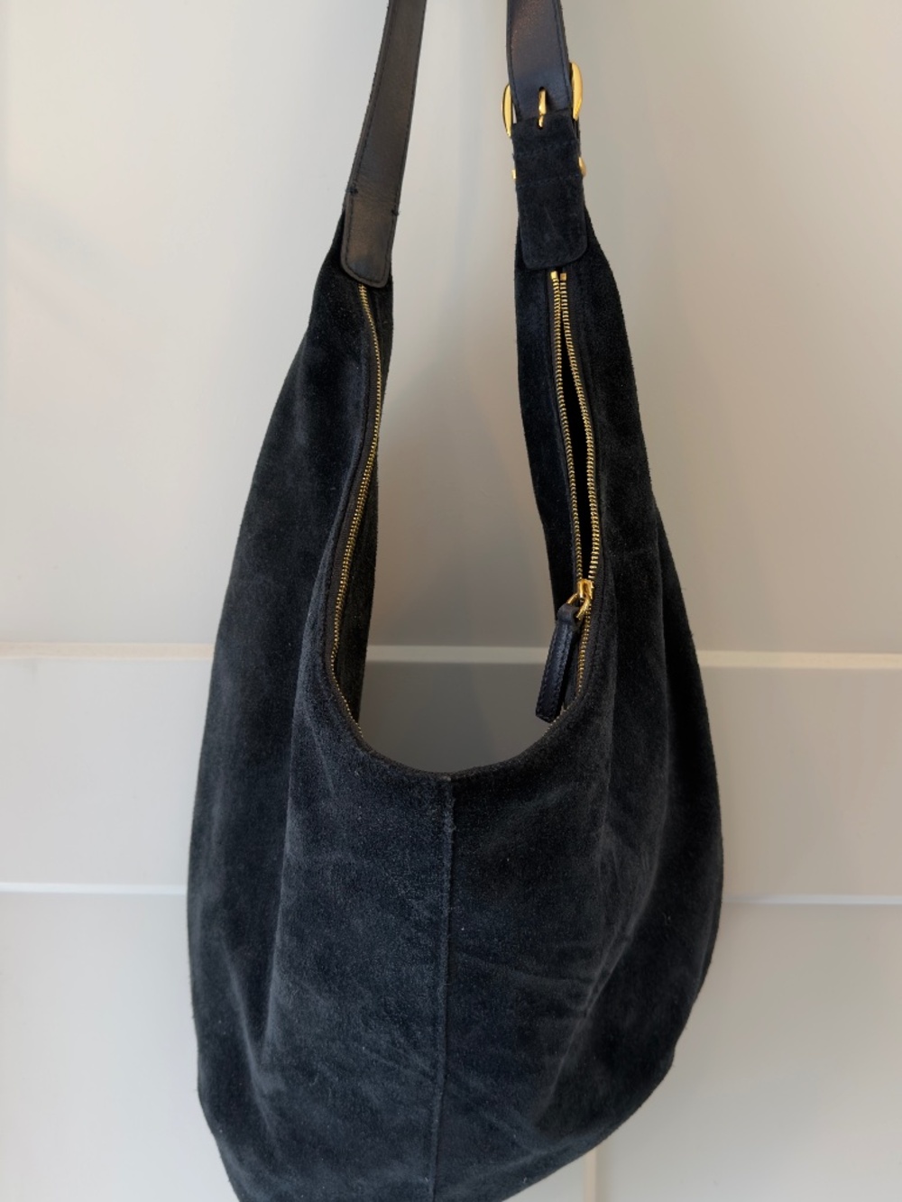 Madewell Essential Curve Shoulder Bag in Deep Indigo Suede